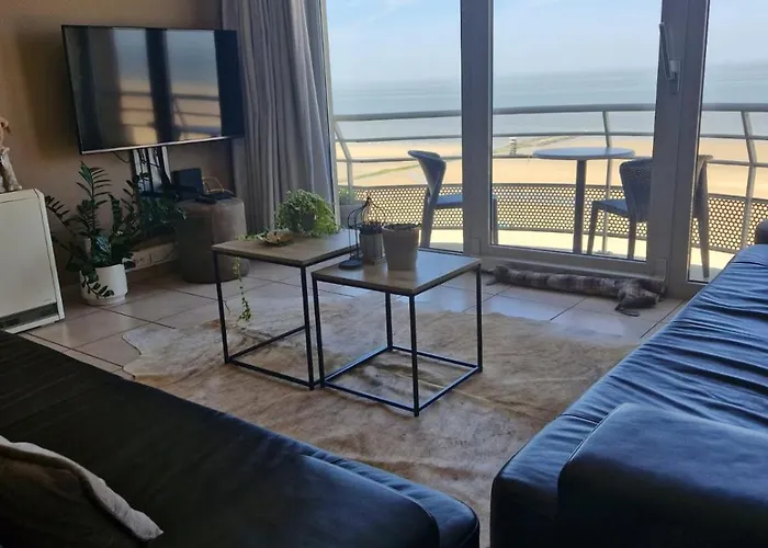 Appartement Met Zeezicht, Zwembad & Garage