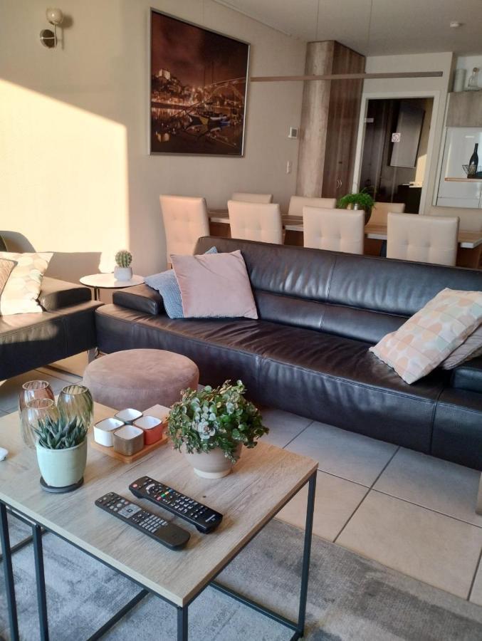 Met Zeezicht, Zwembad & Garage Apartment *
