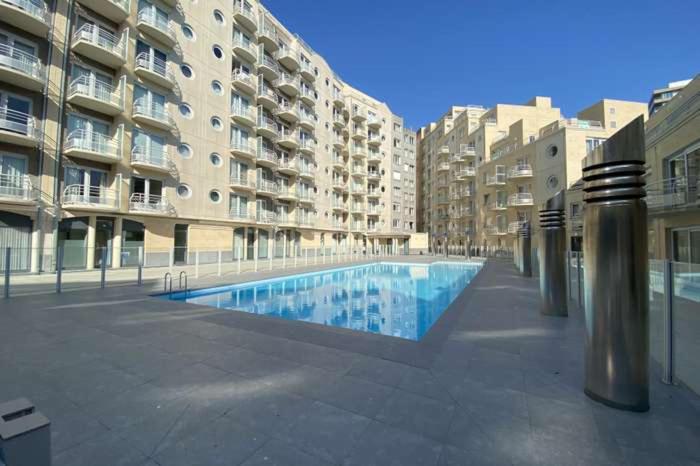 Appartement Met Zeezicht, Zwembad & Garage Ostende
